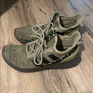 Men’s Adidas Cloudfoam Camo Sneakers EUC